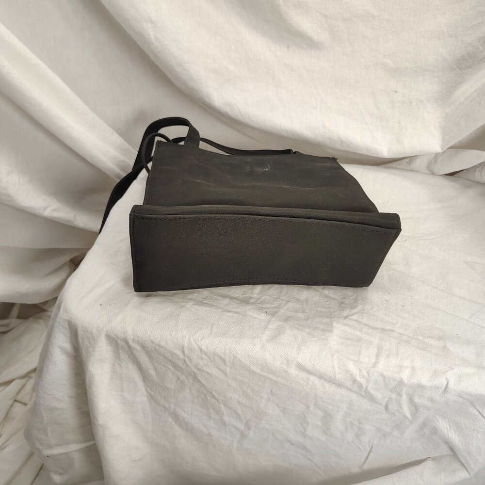 No Boundaries, bag with cellphone holder, black, 9.5" x 8" x 3.5" - Picture 8 of 11